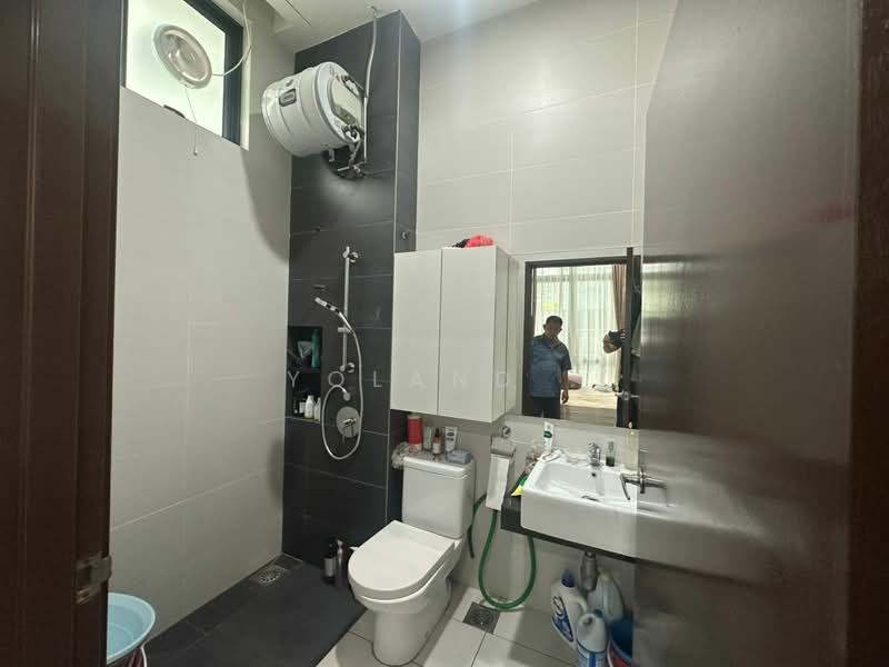 Semi-Detached House for Sale in Johor Bahru (Johor) - Yoland . - Bathroom - PropertyGuru.com.my