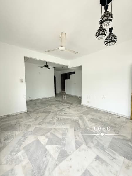 1.5-storey Terraced House for Sale in Bukit Raja (Selangor) - Calvin Chia - Living Room - PropertyGuru.com.my