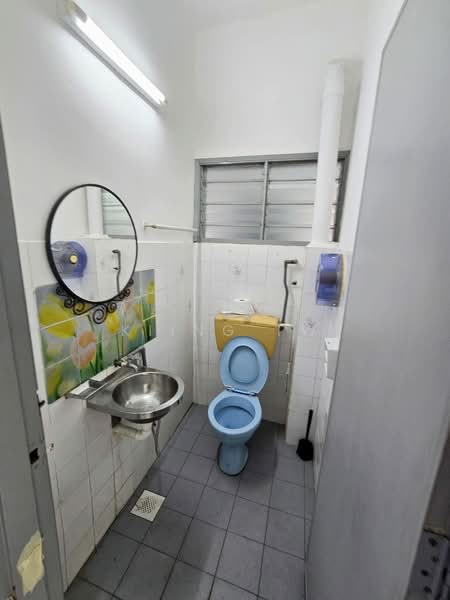 Rumah Teres 2 Tingkat untuk Dijual di Taman Sri Bintang (Kepong) - Kiing TW - Bathroom - PropertyGuru.com.my