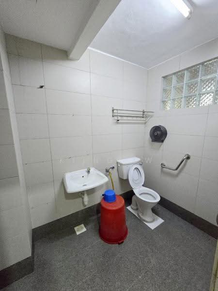 Rumah Teres 2-Tingkat untuk Dijual di Taman Sri Bintang (Kepong) - Kiing TW - Bathroom - PropertyGuru.com.my