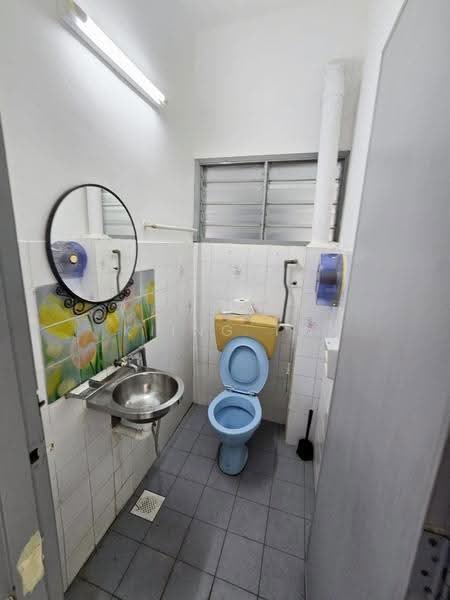Rumah Teres 2-Tingkat untuk Dijual di Taman Sri Bintang (Kepong) - Kiing TW - Bathroom - PropertyGuru.com.my