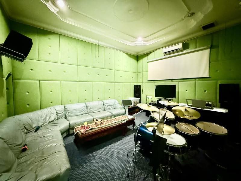 Bungalow House for Sale in Kota Damansara (Selangor) - Jean Chiew - Living Room - PropertyGuru.com.my