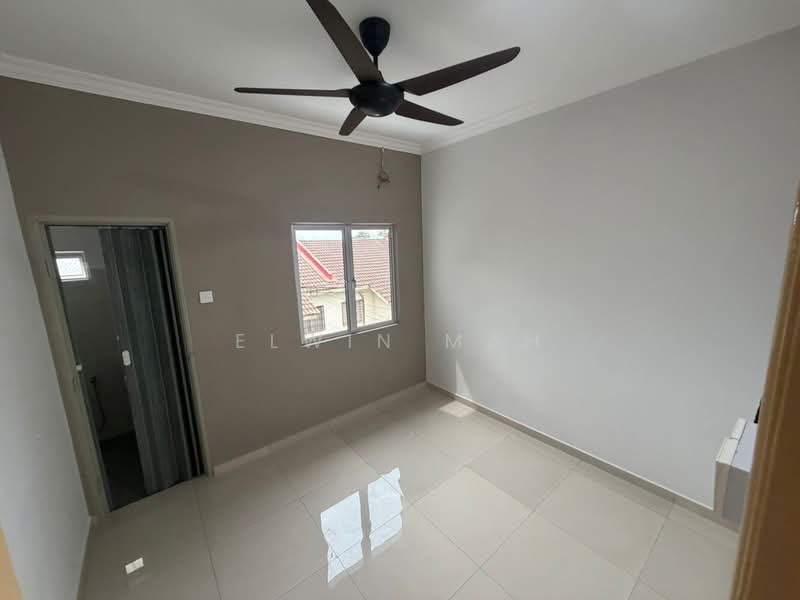 2-storey Terraced House for Sale in Rawang Perdana 2 (Rawang) - Elwin Mah - Bedroom - PropertyGuru.com.my