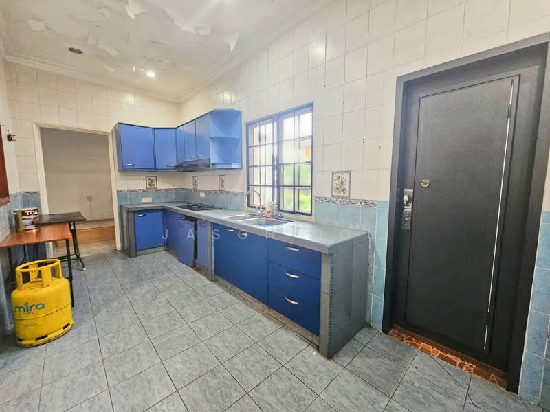 Bungalow for Sale in Taman Bukit Saga (Shah Alam) - Jason Ooi - Kitchen - PropertyGuru.com.my