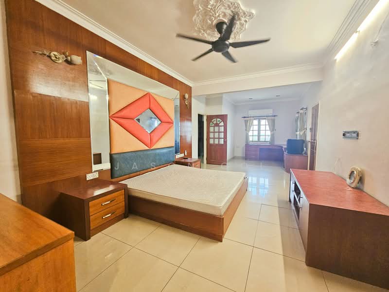 Bungalow for Sale in Taman Bukit Saga (Shah Alam) - Jason Ooi - Bedroom - PropertyGuru.com.my