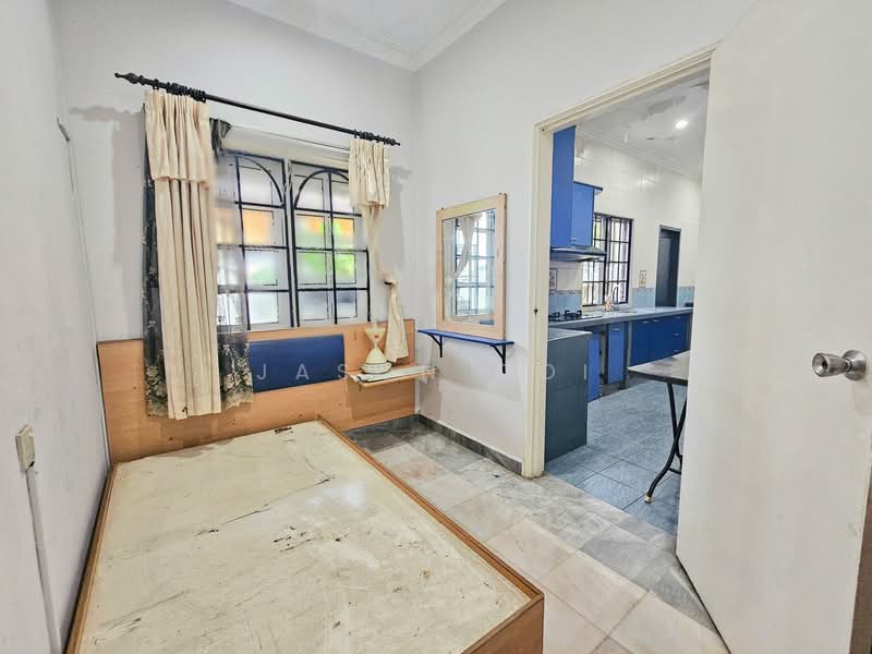 Bungalow for Sale in Taman Bukit Saga (Shah Alam) - Jason Ooi - Bedroom - PropertyGuru.com.my