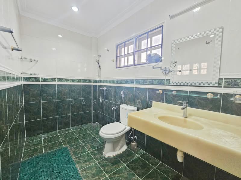 Bungalow for Sale in Taman Bukit Saga (Shah Alam) - Jason Ooi - Bathroom - PropertyGuru.com.my
