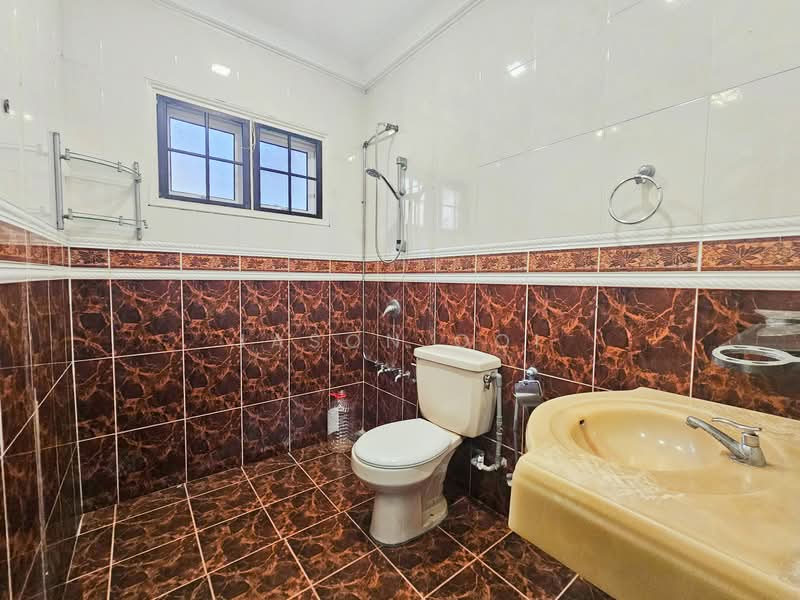 Bungalow for Sale in Taman Bukit Saga (Shah Alam) - Jason Ooi - Bathroom - PropertyGuru.com.my