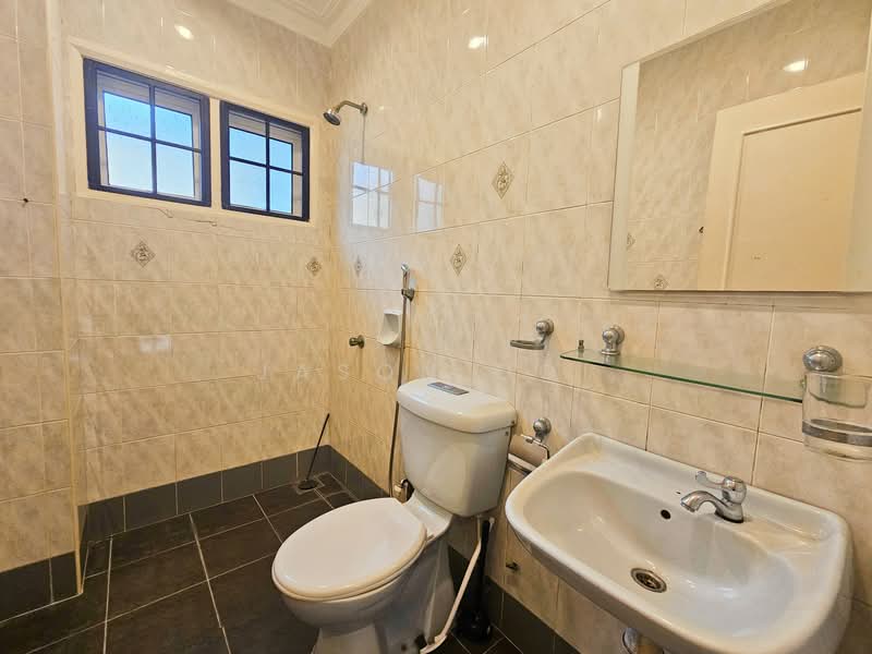 Bungalow for Sale in Taman Bukit Saga (Shah Alam) - Jason Ooi - Bathroom - PropertyGuru.com.my