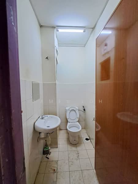 Shop / Office for Rent in Taman Bukit Segar (Cheras) - James Loh - Bathroom - PropertyGuru.com.my