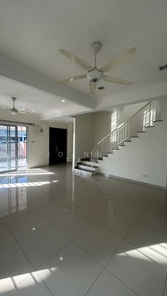 Indah Residence Kemuning Utama untuk Untuk Disewa - RM 2,800 /bulan, Mac 2026 - Living Room - PropertyGuru.com.my
