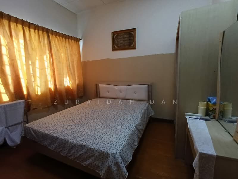 2-storey Terraced House for Sale in Saujana Impian (Kajang) - Zuraidah Dan - Bedroom - PropertyGuru.com.my