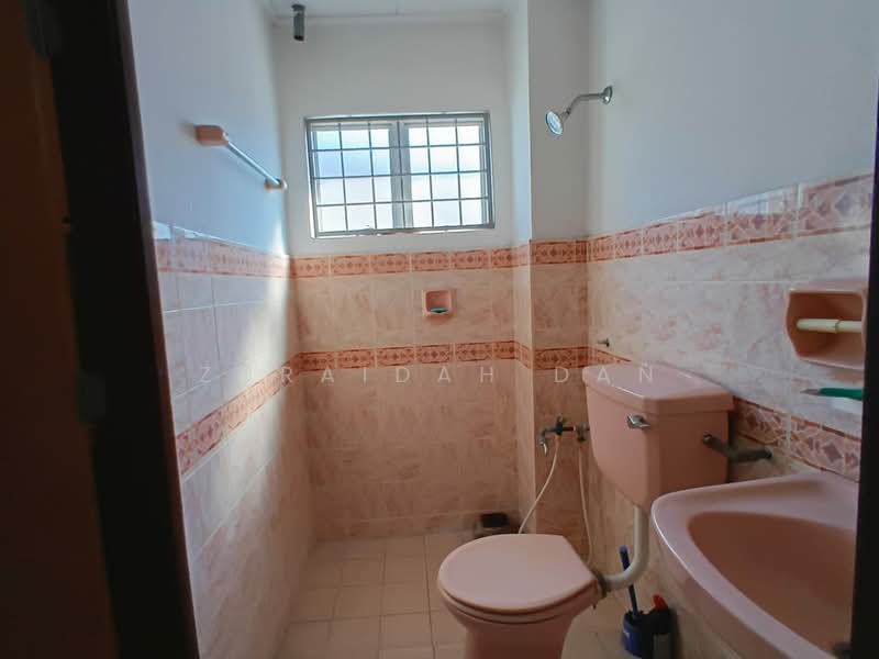 2-storey Terraced House for Sale in Saujana Impian (Kajang) - Zuraidah Dan - Bathroom - PropertyGuru.com.my