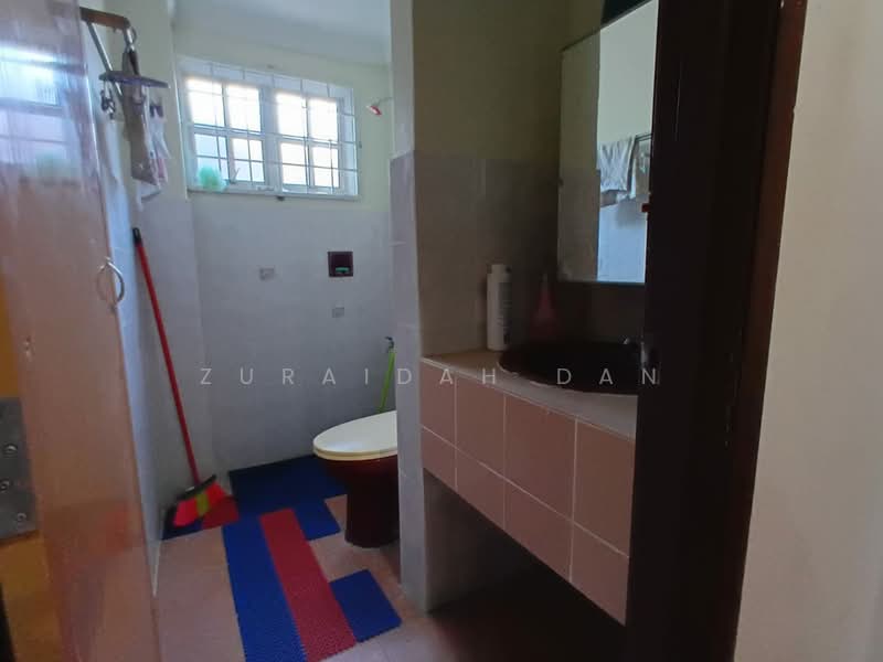 2-storey Terraced House for Sale in Saujana Impian (Kajang) - Zuraidah Dan - Bathroom - PropertyGuru.com.my