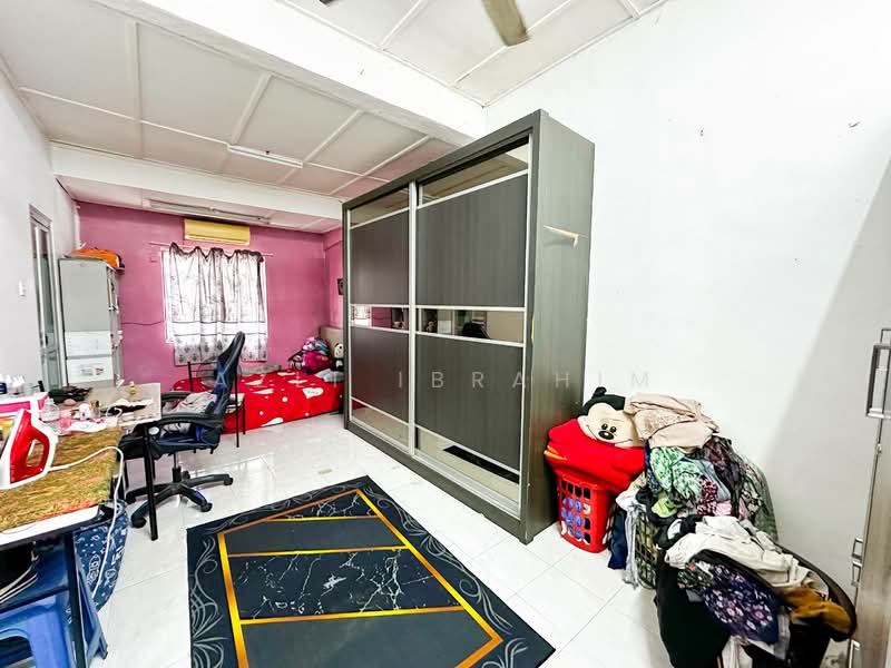 2-storey Terraced House for Sale in Bandar Baru Selayang Fasa 2a (Selayang) - Azli Ibrahim - Bedroom - PropertyGuru.com.my