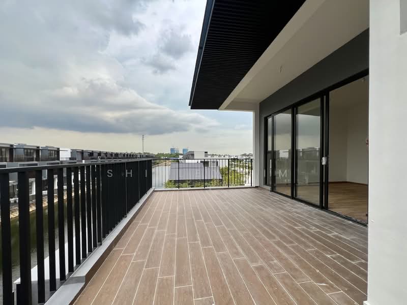 Rumah Teres 3 Tingkat untuk Dijual di Senibong (Permas Jaya) - Shirley Lim - Balcony - PropertyGuru.com.my