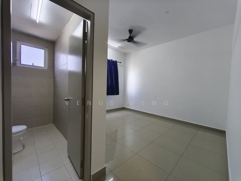 Servis Apartment untuk Disewa di SkyLake Residence - Venus Heng - Bathroom - PropertyGuru.com.my