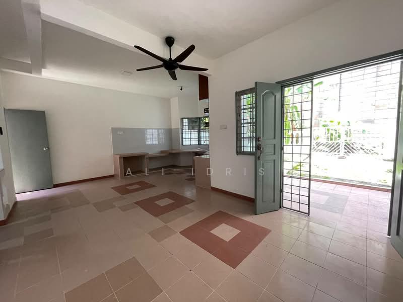 1.5-storey Terraced House for Sale in Bandar Baru Sri Petaling (Sri Petaling) - Ali Idris - Kitchen - PropertyGuru.com.my