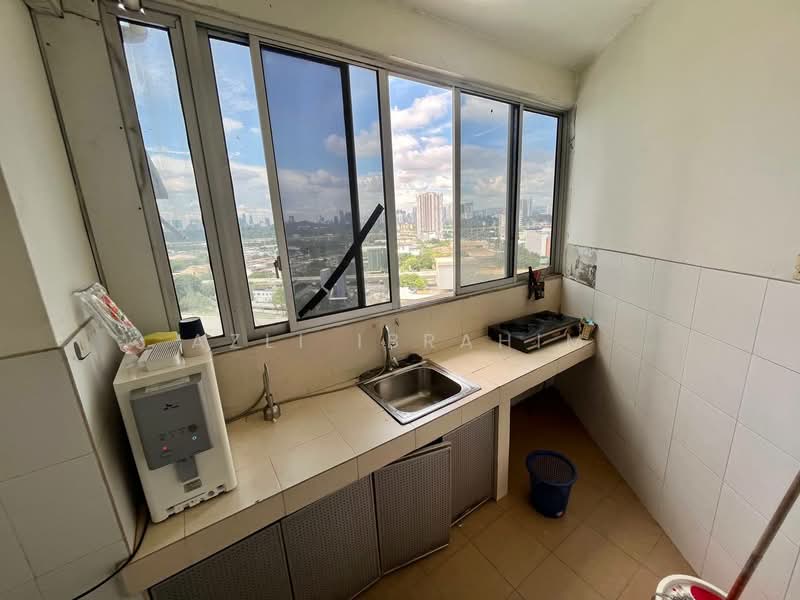 Condominium for Sale at Seri Puteri - Azli Ibrahim - Kitchen - PropertyGuru.com.my