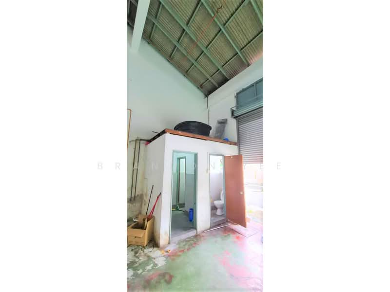Factory for Sale in Taman Serdang Raya (Seri Kembangan) - Brandon Yee - Bathroom - PropertyGuru.com.my