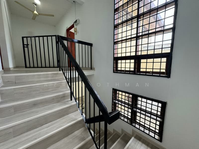 Rumah Teres 2 Tingkat untuk Dijual di Taman Pinggiran Golf (Paroi) - Azrul Othman - Corridor - PropertyGuru.com.my