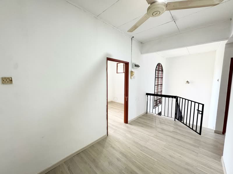 Rumah Teres 2 Tingkat untuk Dijual di Taman Pinggiran Golf (Paroi) - Azrul Othman - Interior - PropertyGuru.com.my