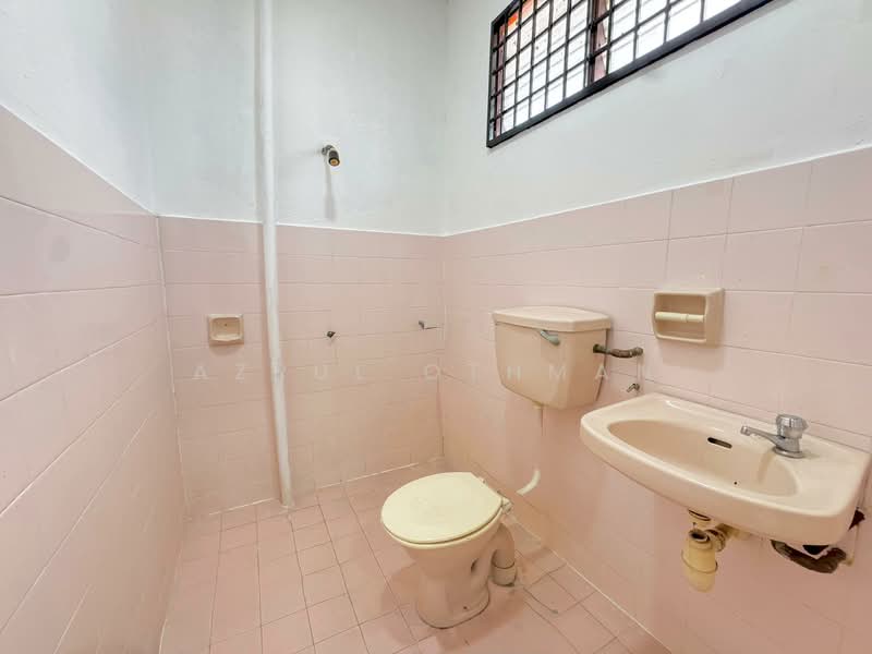 Rumah Teres 2 Tingkat untuk Dijual di Taman Pinggiran Golf (Paroi) - Azrul Othman - Bathroom - PropertyGuru.com.my