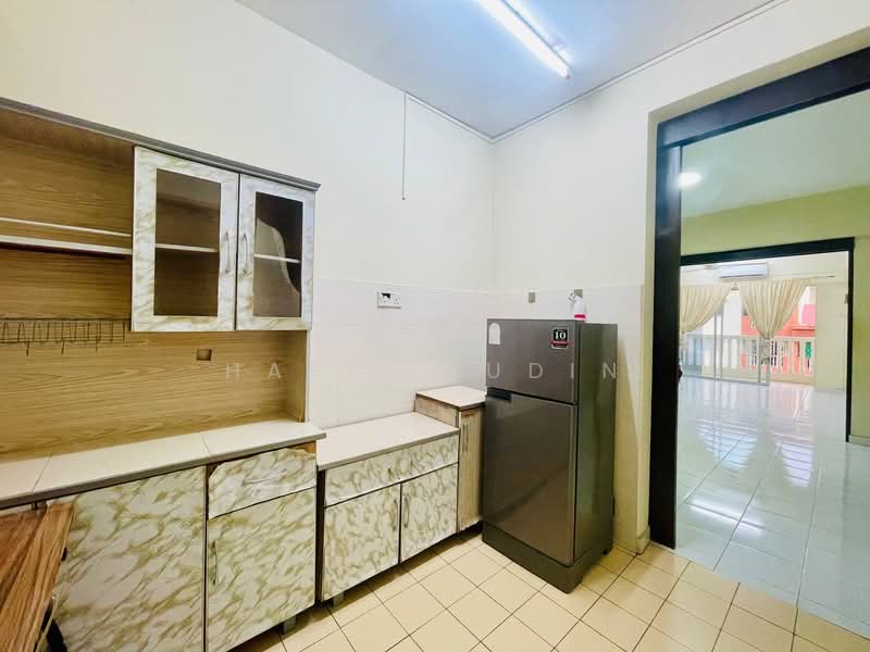 Apartment for Rent at Plaza Indah Apartment - Hasif Ludin - Kitchen - PropertyGuru.com.my