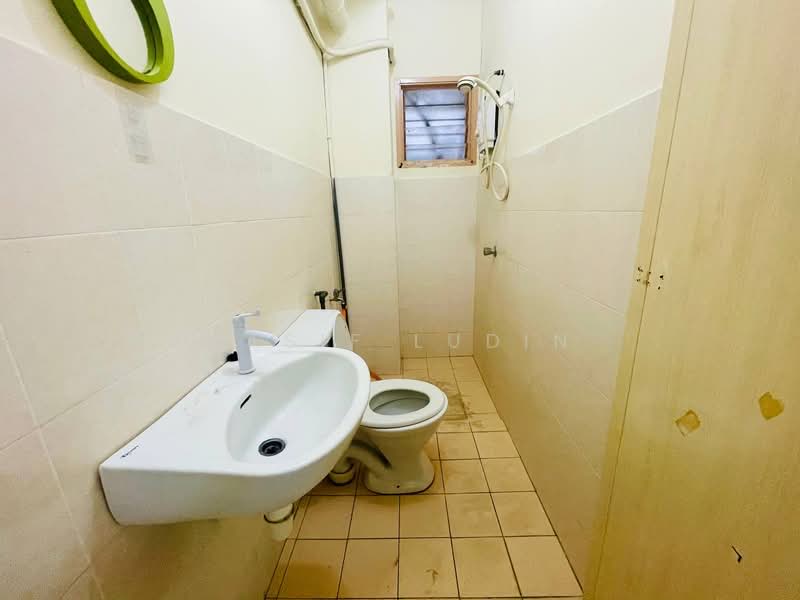 Apartment for Rent at Plaza Indah Apartment - Hasif Ludin - Bathroom - PropertyGuru.com.my