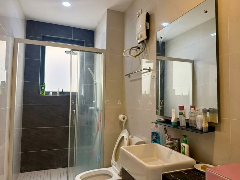 Bay Point @ Country Garden Danga Bay untuk Untuk Dijual - RM 478,000, Mac 2026 - Bathroom - PropertyGuru.com.my