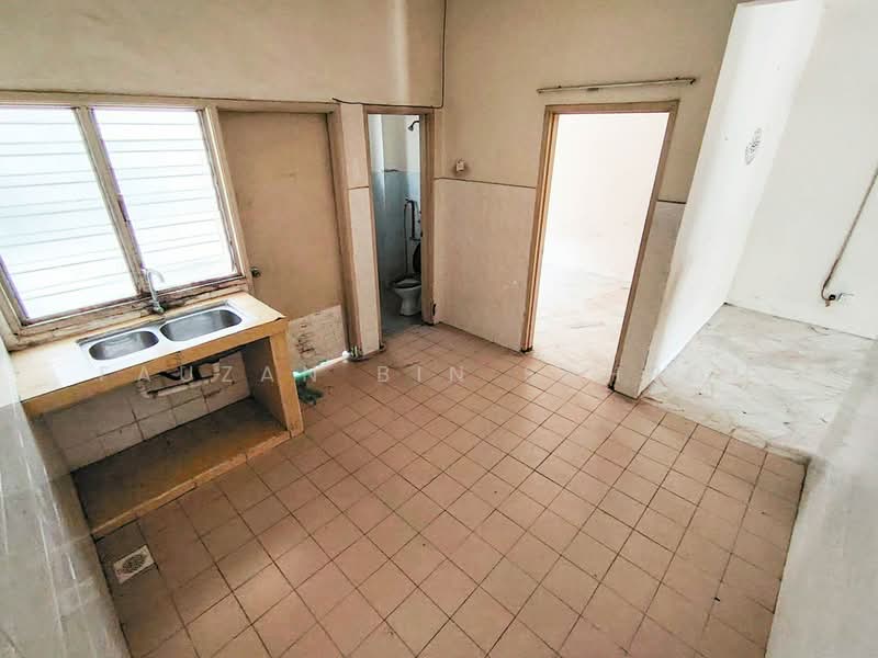 2-storey Terraced House for Sale in Taman Universiti (Bangi) - Fauzan bin Sahrom - Kitchen - PropertyGuru.com.my