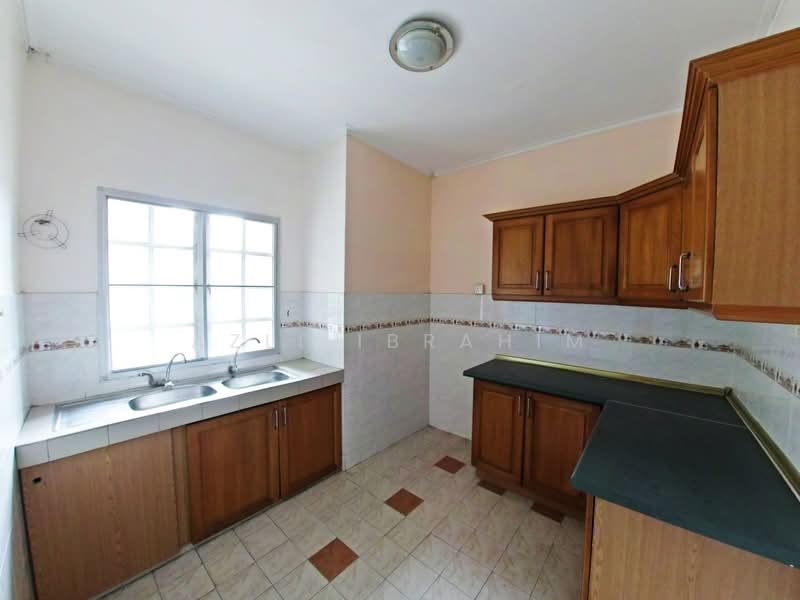 Townhouse for Sale in Templer Heights (Rawang) - Azli Ibrahim - Kitchen - PropertyGuru.com.my
