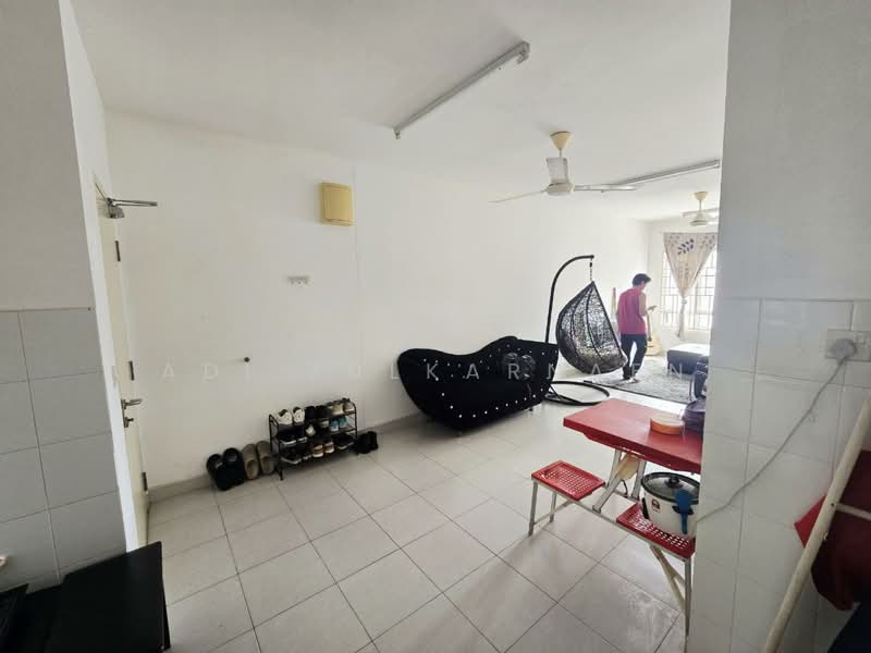 Apartment for Sale at Seri Intan Apartment - Adi Zulkarnaen - Living Room - PropertyGuru.com.my