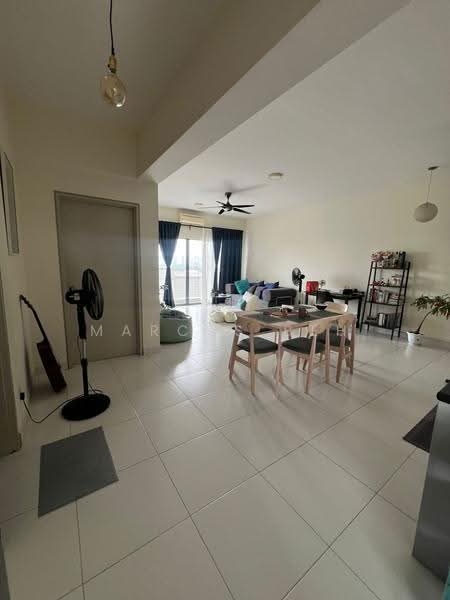 Kediaman Servis untuk Dijual di SetiaWalk - Marcus Beh - Living Room - PropertyGuru.com.my
