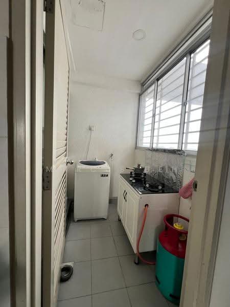 Kediaman Servis untuk Dijual di SetiaWalk - Marcus Beh - Kitchen - PropertyGuru.com.my