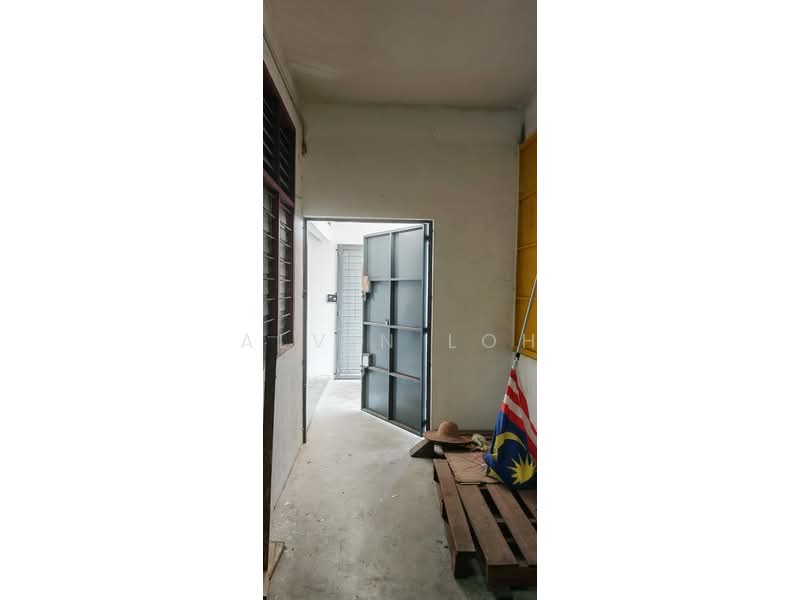 Factory for Sale in Seri Kembangan (Selangor) - Alvin Loh - Corridor - PropertyGuru.com.my