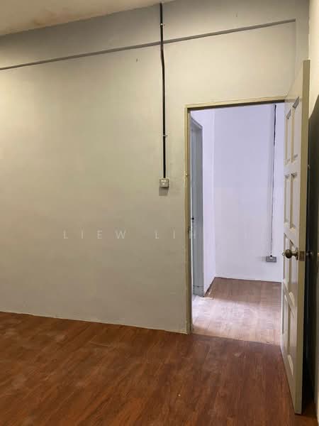 Shop / Office for Sale in Taman Tasek (Johor Bahru) - Liew Lih Yi - Interior - PropertyGuru.com.my