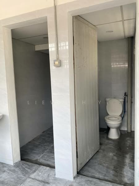 Shop / Office for Sale in Taman Tasek (Johor Bahru) - Liew Lih Yi - Bathroom - PropertyGuru.com.my