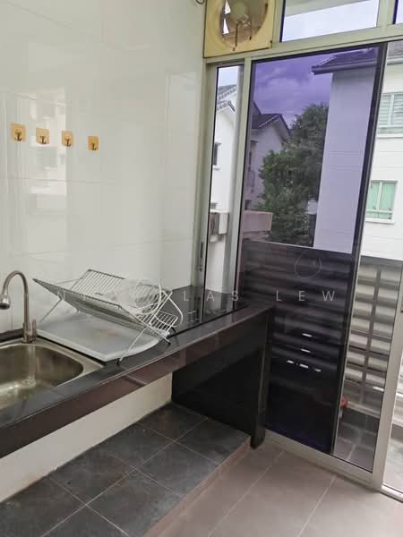 Townhouse for Sale in Seri Kembangan (Selangor) - Nicholas Lew - Kitchen - PropertyGuru.com.my