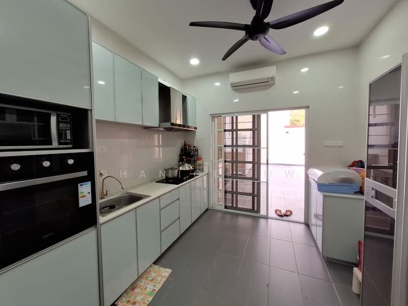 Semi-Detached House for Sale in Bandar Puteri Puchong (Puchong) - Shanice Low - Kitchen - PropertyGuru.com.my