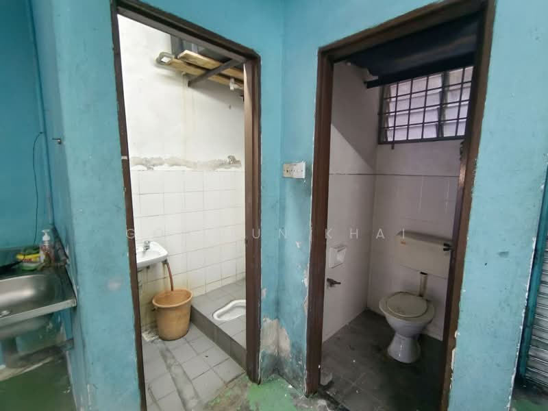 Shop for Rent in Seremban (Negeri Sembilan) - Goh Jun Khai - Bathroom - PropertyGuru.com.my
