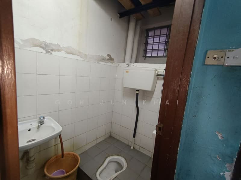 Shop for Rent in Seremban (Negeri Sembilan) - Goh Jun Khai - Bathroom - PropertyGuru.com.my