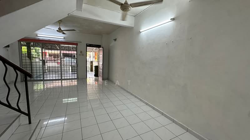 2-storey Terraced House for Sale in Taman Ampang (Ipoh) - KEAT . - Living Room - PropertyGuru.com.my