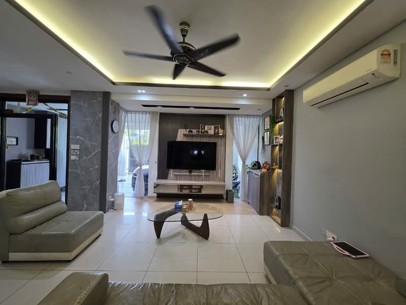 2-storey Terraced House for Sale in Taman Putri Kulai (Kulai) - Shi Ting - Living Room - PropertyGuru.com.my