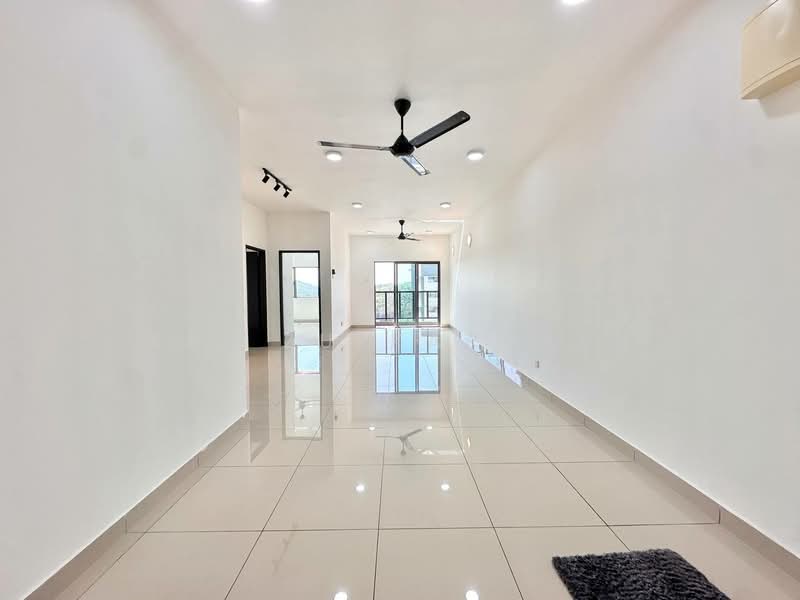 Residensi Zamrud untuk Untuk Dijual - RM 330,000, Mac 2026 - Living Room - PropertyGuru.com.my