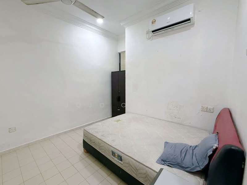 Taman Johor Jaya untuk Untuk Disewa - RM 2,000 /bulan, Mac 2026 - Bedroom - PropertyGuru.com.my