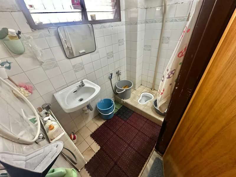 2-storey Terraced House for Sale in Usj 3 (Subang Jaya) - Carmen Lee - Bathroom - PropertyGuru.com.my
