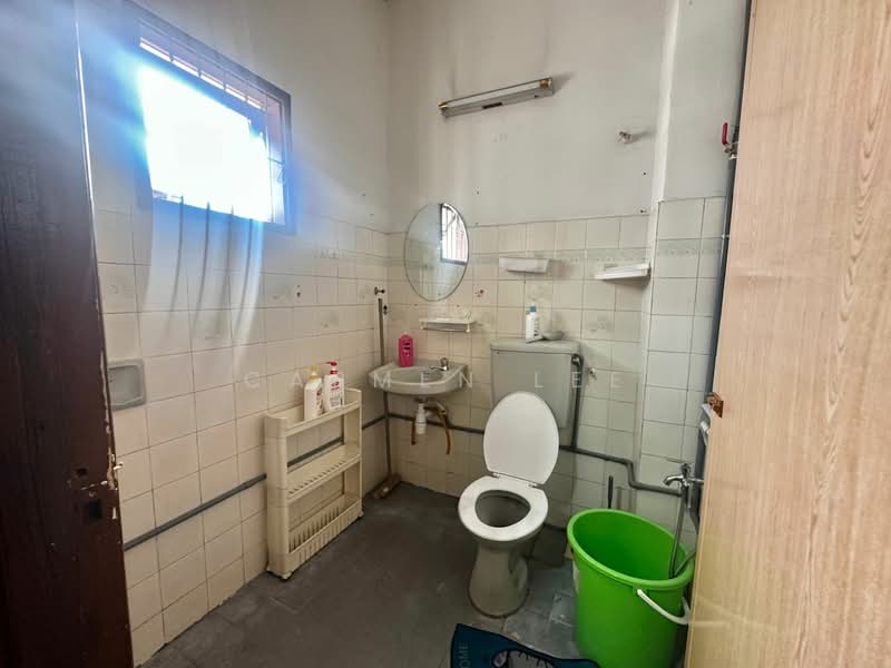 2-storey Terraced House for Sale in Usj 3 (Subang Jaya) - Carmen Lee - Bathroom - PropertyGuru.com.my