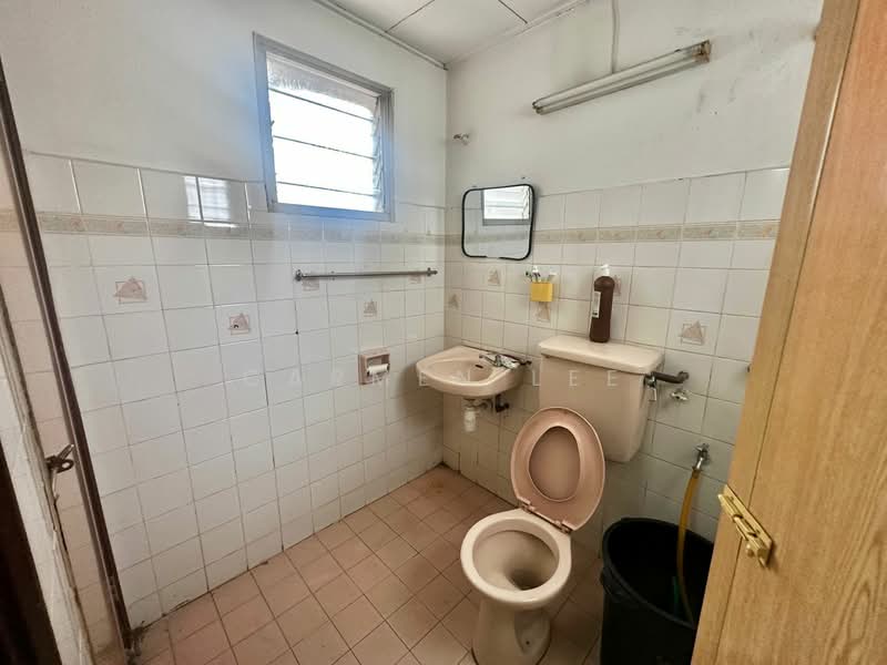 2-storey Terraced House for Sale in Usj 3 (Subang Jaya) - Carmen Lee - Bathroom - PropertyGuru.com.my