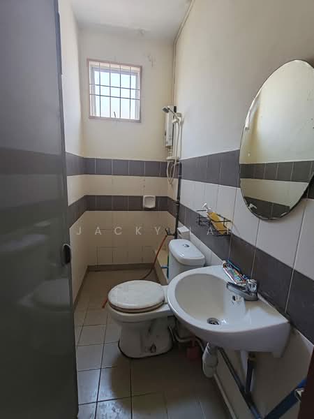 Angkasa Apartment untuk Untuk Dijual - RM 300,000, Mac 2026 - Bathroom - PropertyGuru.com.my